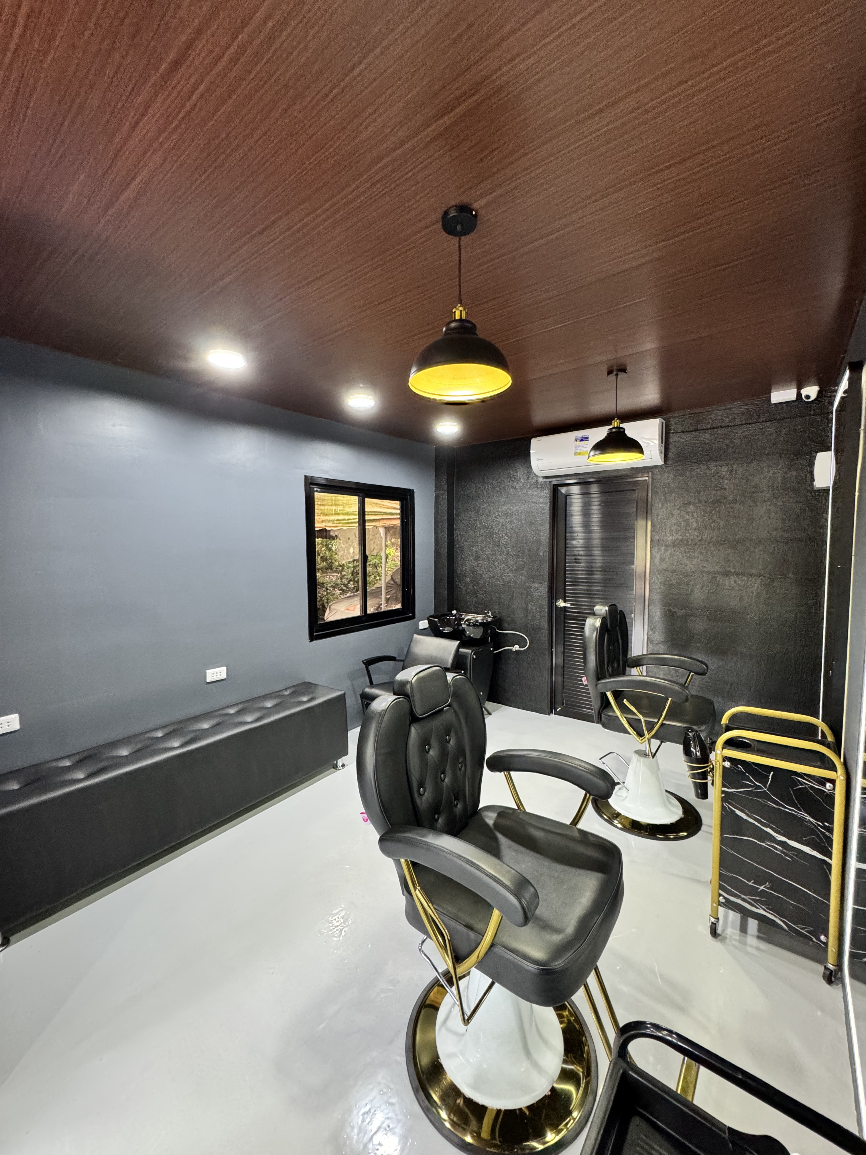 Interior of Jmampuag Grooming Studio